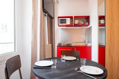 Cuisine ou kitchenette dans l'établissement Fondary Family Residence