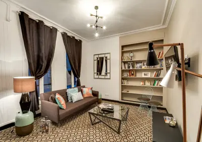 Bibliothèque dans l'appartement