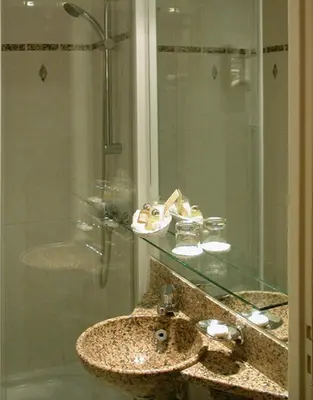 Salle de bains dans l'établissement Gavarni