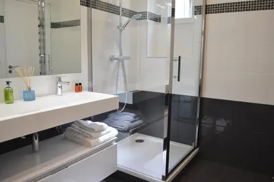 Salle de bains dans l'établissement Paris Square