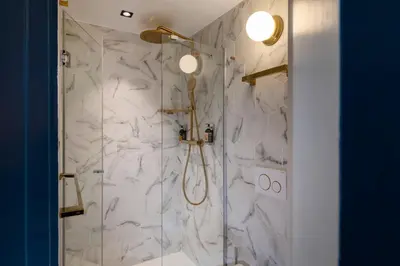 Salle de bains dans l'établissement Hôtel Maxim Folies