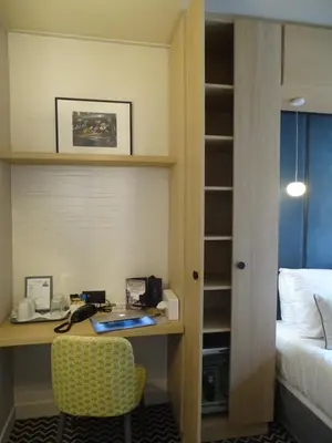Un ou plusieurs lits dans un hébergement de l'établissement Hotel de France Invalides