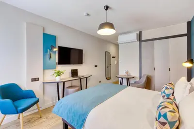 Télévision ou salle de divertissement dans l'établissement Appart'City Confort Paris Clichy - Mairie