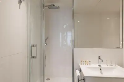 Salle de bains dans l'établissement Atlantic Hotel