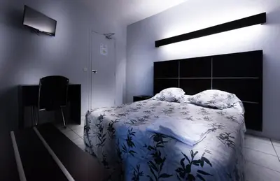 Un ou plusieurs lits dans un hébergement de l'établissement Hotel du Globe 18