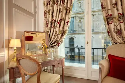 Coin salon dans l'établissement Hôtel Regina Louvre