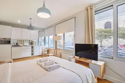 Un ou plusieurs lits dans un hébergement de l'établissement Studio Eiffel Tower by Studio prestige