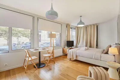 Un ou plusieurs lits dans un hébergement de l'établissement Studio Eiffel Tower by Studio prestige