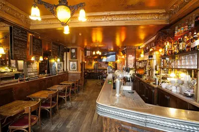 Salon ou bar de l'établissement Bistrot Les Sans Culottes
