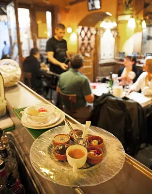 Clients de l'établissement Bistrot Les Sans Culottes