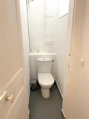 Salle de bains dans l'établissement Real Parisian apartment with 2 bedrooms and AC