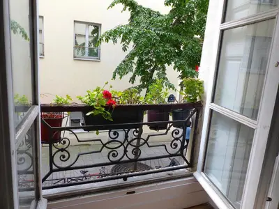 Balcon ou terrasse dans l'établissement Real Parisian apartment with 2 bedrooms and AC