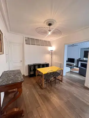 Cuisine ou kitchenette dans l'établissement Real Parisian apartment with 2 bedrooms and AC