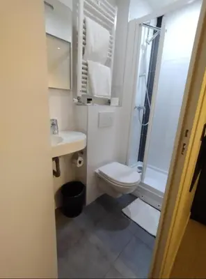 Salle de bains dans l'établissement Bonséjour Montmartre