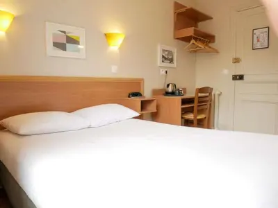 Un ou plusieurs lits dans un hébergement de l'établissement Bonséjour Montmartre