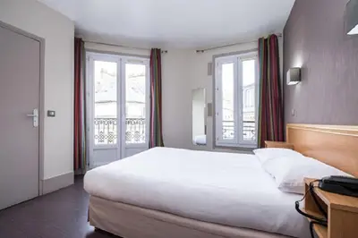 Un ou plusieurs lits dans un hébergement de l'établissement Bonséjour Montmartre