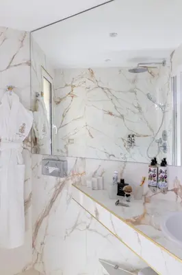 Salle de bains dans l'établissement Hôtel Kleber Paris & Spa