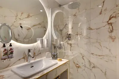 Salle de bains dans l'établissement Hôtel Kleber Paris & Spa