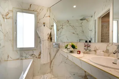 Salle de bains dans l'établissement Hôtel Kleber Paris & Spa