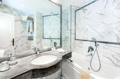 Salle de bains dans l'établissement Eiffel Trocadéro