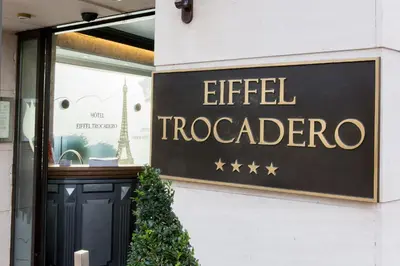 Certificat, récompense, panneau ou autre document affiché dans l'établissement Eiffel Trocadéro