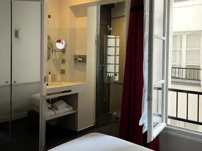 Un ou plusieurs lits dans un hébergement de l'établissement Hôtel de la Place du Louvre - Esprit de France