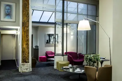 Coin salon dans l'établissement Hôtel de la Place du Louvre - Esprit de France