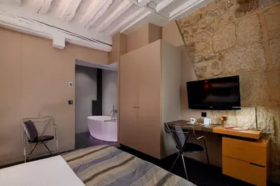 Télévision ou salle de divertissement dans l'établissement Hôtel de Notre-Dame