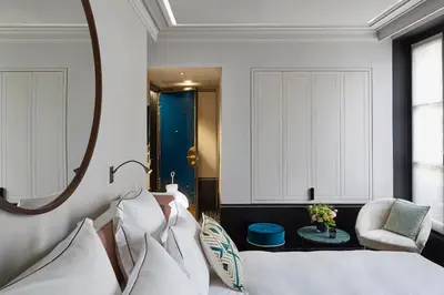 Un ou plusieurs lits dans un hébergement de l'établissement Le Roch Hotel & Spa