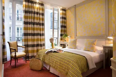 Un ou plusieurs lits dans un hébergement de l'établissement Hôtel Le Regent Paris