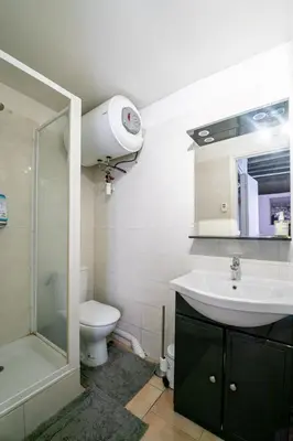 Salle de bains dans l'établissement Appartement Mouffetard
