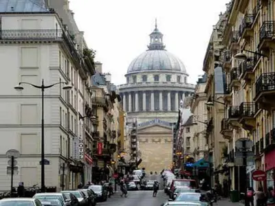 Vue générale sur Paris ou vue de la ville depuis l'appartement