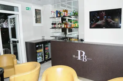 Salon ou bar de l'établissement Hôtel Patio Brancion