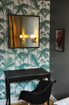 Télévision ou salle de divertissement dans l'établissement Hôtel Noir