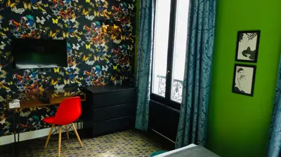 Télévision ou salle de divertissement dans l'établissement Hôtel Noir