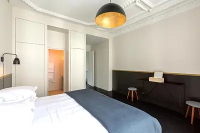 Un ou plusieurs lits dans un hébergement de l'établissement Habitat Parisien - Drouot Luxe
