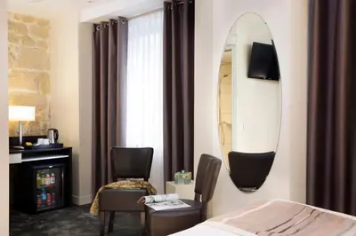 Un ou plusieurs lits dans un hébergement de l'établissement Lion d'Or Paris Hotel