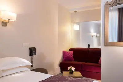 Un ou plusieurs lits dans un hébergement de l'établissement Lion d'Or Paris Hotel