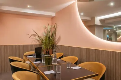 Restaurant ou autre lieu de restauration dans l'établissement Arc Elysées