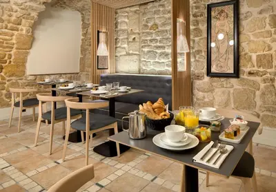 Nourriture dans l'hôtel ou à proximité