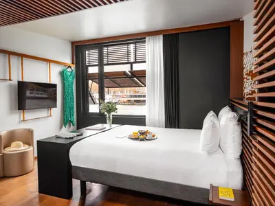 Un ou plusieurs lits dans un hébergement de l'établissement Hotel OFF Paris Seine