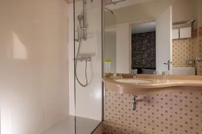 Salle de bains dans l'établissement Hotel Clément