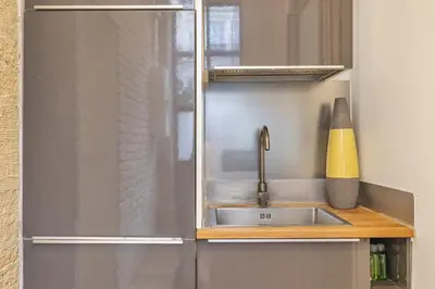 Cuisine ou kitchenette dans l'établissement Bulle