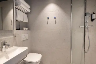 Salle de bains dans l'établissement Hôtel de France Gare de Lyon Bastille