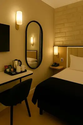 Un ou plusieurs lits dans un hébergement de l'établissement Grand Tonic hôtel & SPA Paris
