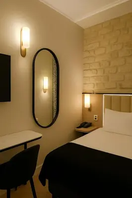 Un ou plusieurs lits dans un hébergement de l'établissement Grand Tonic hôtel & SPA Paris