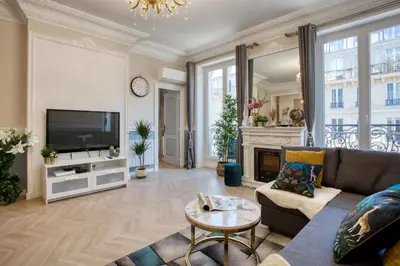 Télévision ou salle de divertissement dans l'établissement Charmant 100m2 avec 3CH - Romantique Centre Ville