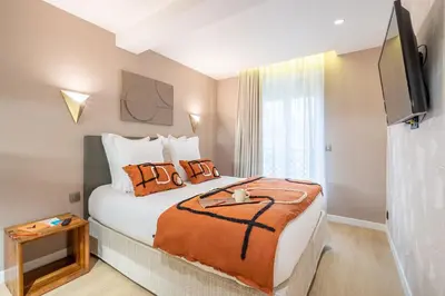 Un ou plusieurs lits dans un hébergement de l'établissement Yuna Les Halles - Serviced Apartments