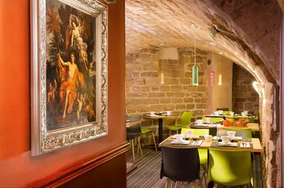 Restaurant ou autre lieu de restauration dans l'établissement Apollon Montparnasse