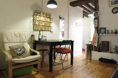 Coin salon dans l'établissement Cozy apartment Central Paris Le Marais with 1 separate Bed room